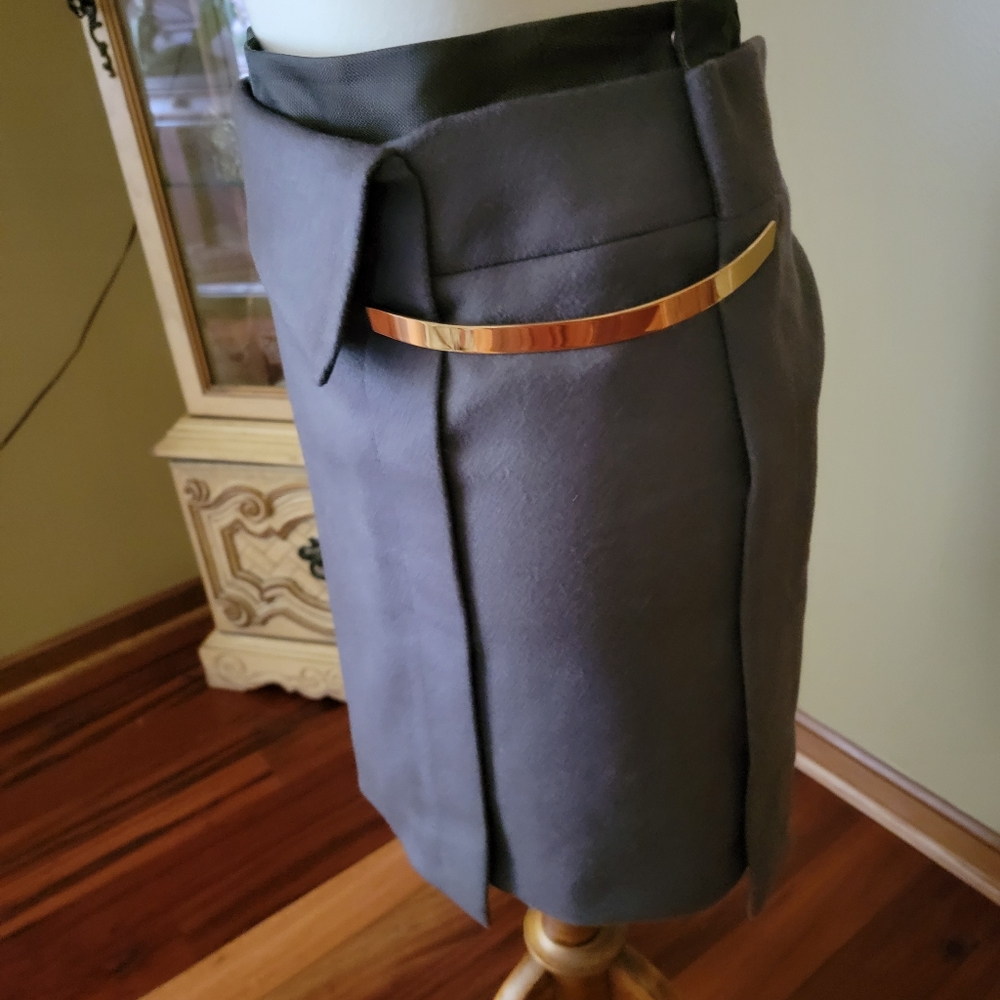 🔥SOLD🔥GUCCI | FALL 2010 RUNWAY GREY MINI SKIRT GOLD BAND - Picture 7 of 14